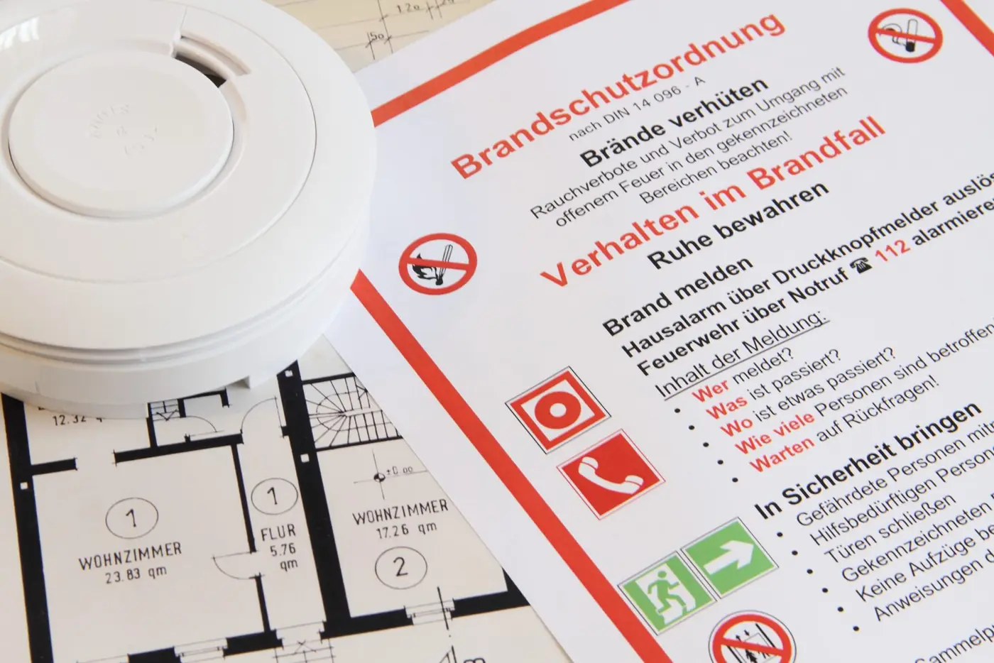 Brandschutzordnung mit Rauchmelder auf Grundriss